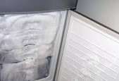 冰箱冷藏室有水不制冷的原因及解决方法（探究冰箱冷藏室出现水的原因以及解决方法）