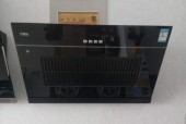 如何正确清洗油烟机和灶具上的油烟（快速清除厨房油烟的有效方法）