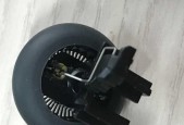 如何拆解m525鼠标？拆卸步骤和注意事项是什么？