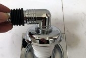 洗衣机水管跑了怎么办（解决洗衣机水管脱落问题的实用方法）