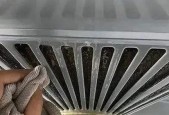 如何清洗油烟机的油烟盒（简易方法让你轻松应对油烟盒清洗难题）
