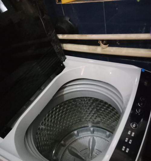 解决自动洗衣机脱水偏重问题的有效方法（智能控制技术为您带来舒适的洗衣体验）  第1张