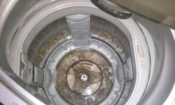 全自动洗衣机内桶清洗指南（保持洗衣机内部的卫生与清洁）  第3张