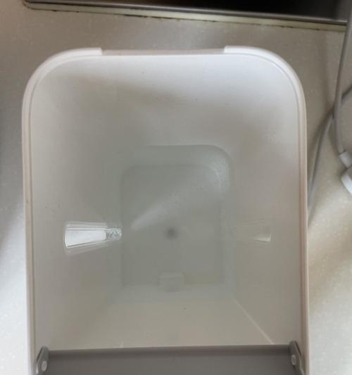 以牙膏清洗饮水机的方法（简单易行的清洁步骤）  第2张
