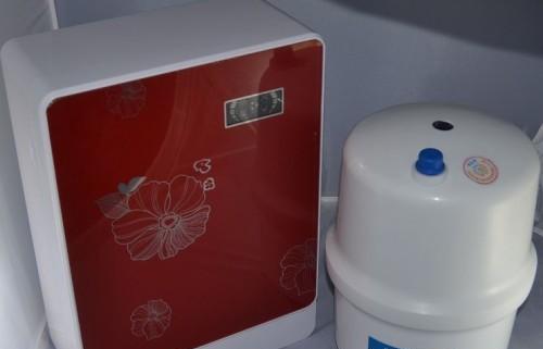 净水器显示检修故障，你该怎么办（详解净水器常见故障及解决方法）  第3张
