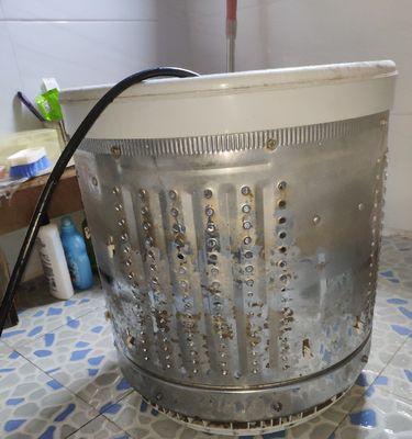 如何清洗电热水器内部（简单易行的清洗方法）  第3张