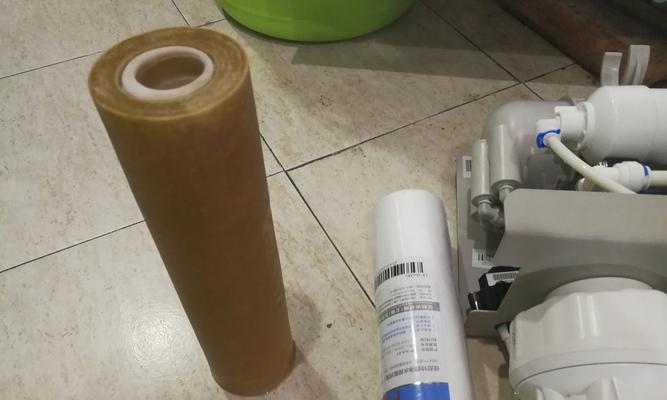 如何正确更换净水器滤芯（详细步骤和注意事项）  第3张