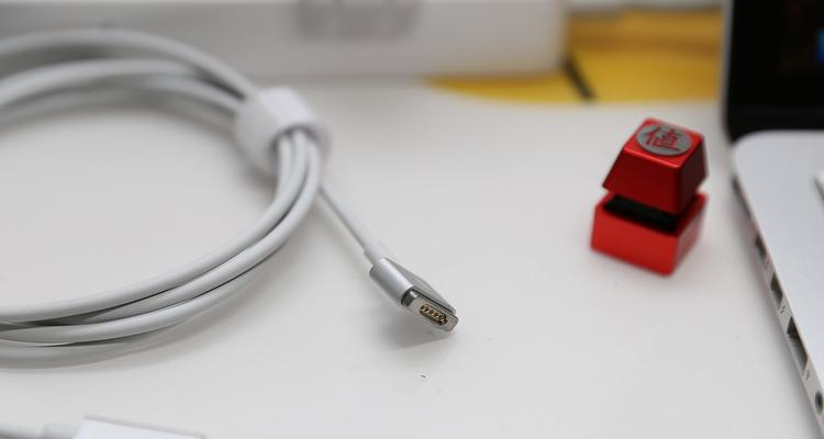新浦智能手表充电步骤图解是什么？充电时应注意什么？  第2张
